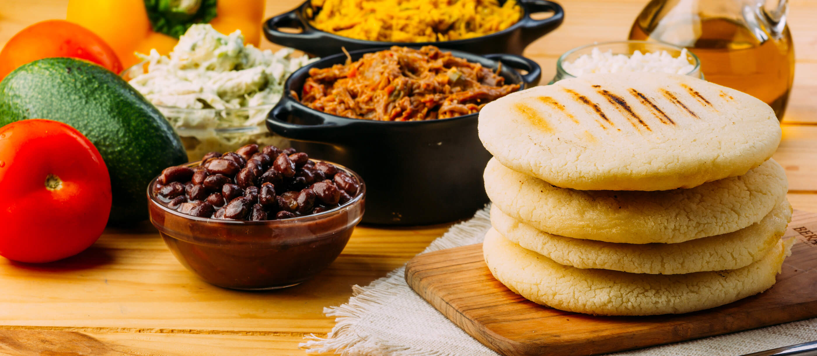 Traditional Tolima dishes served on a colorful table