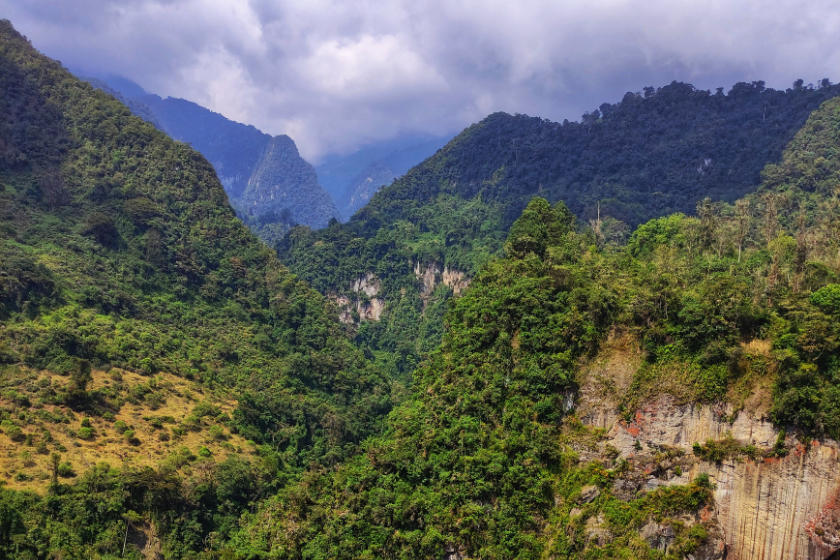 Paragliding over Ibagué's canyons